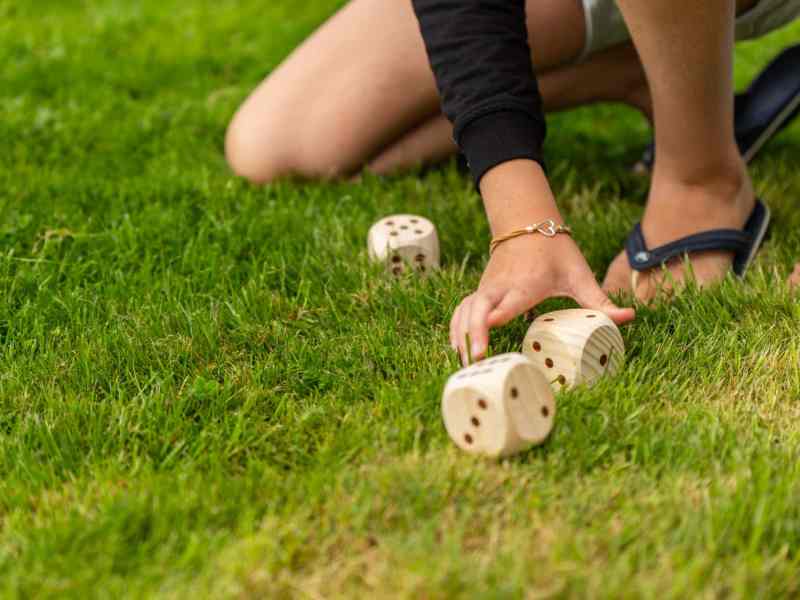 outdoor play yatzy 1