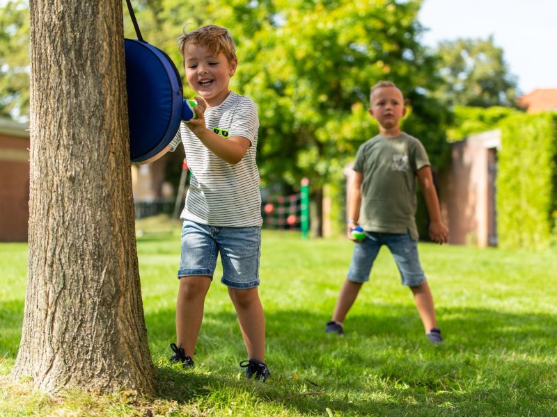 outdoor play garden darts 9