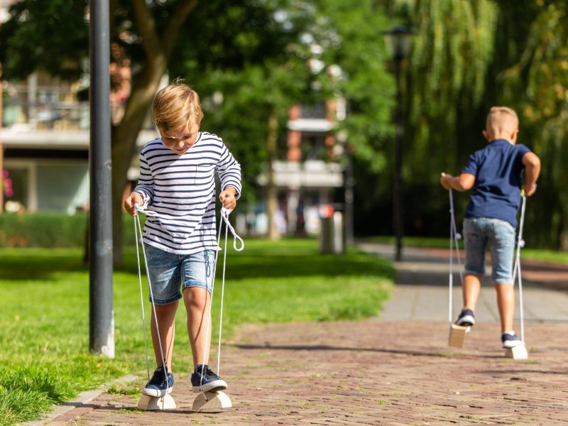 outdoor play walking bobbins 3